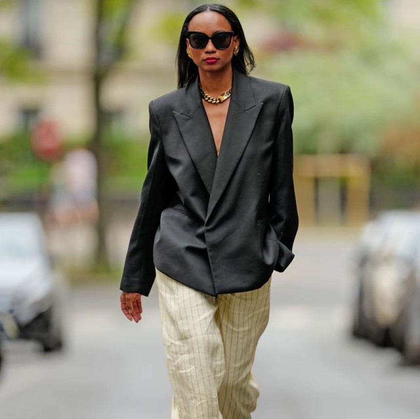 10 Chic Outfits for City Girls: From Desk to Dinner